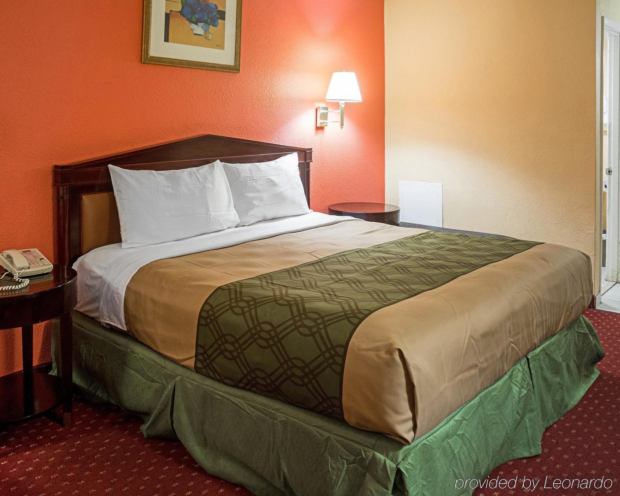 Econo Lodge At Military Circle Норфолк Экстерьер фото