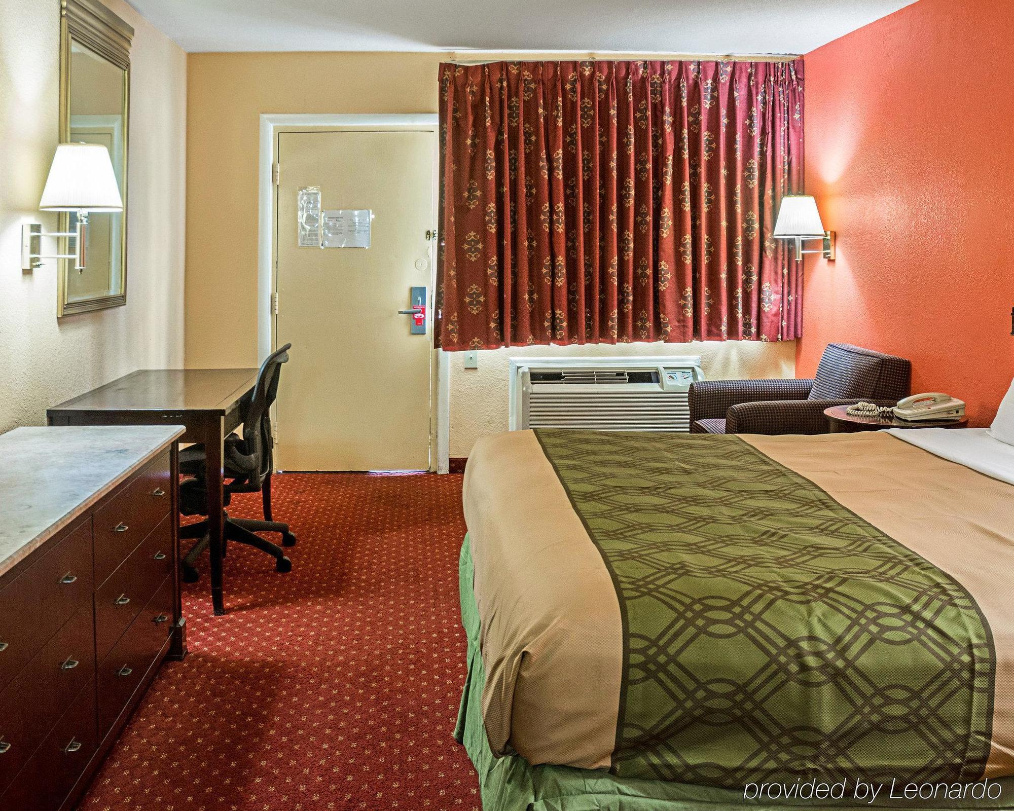Econo Lodge At Military Circle Норфолк Экстерьер фото