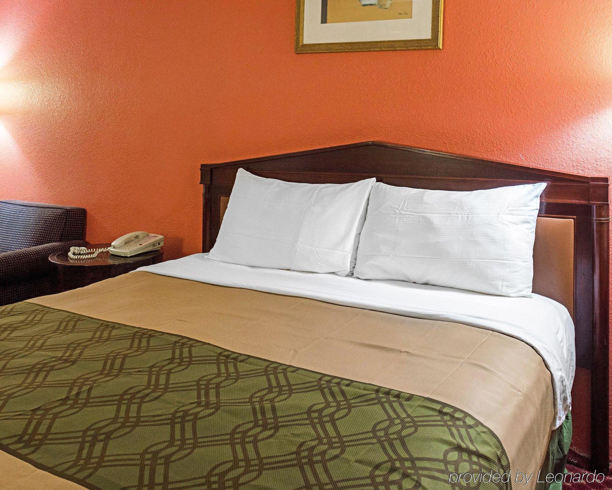 Econo Lodge At Military Circle Норфолк Экстерьер фото
