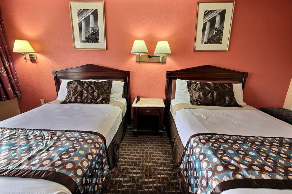 Econo Lodge At Military Circle Норфолк Экстерьер фото