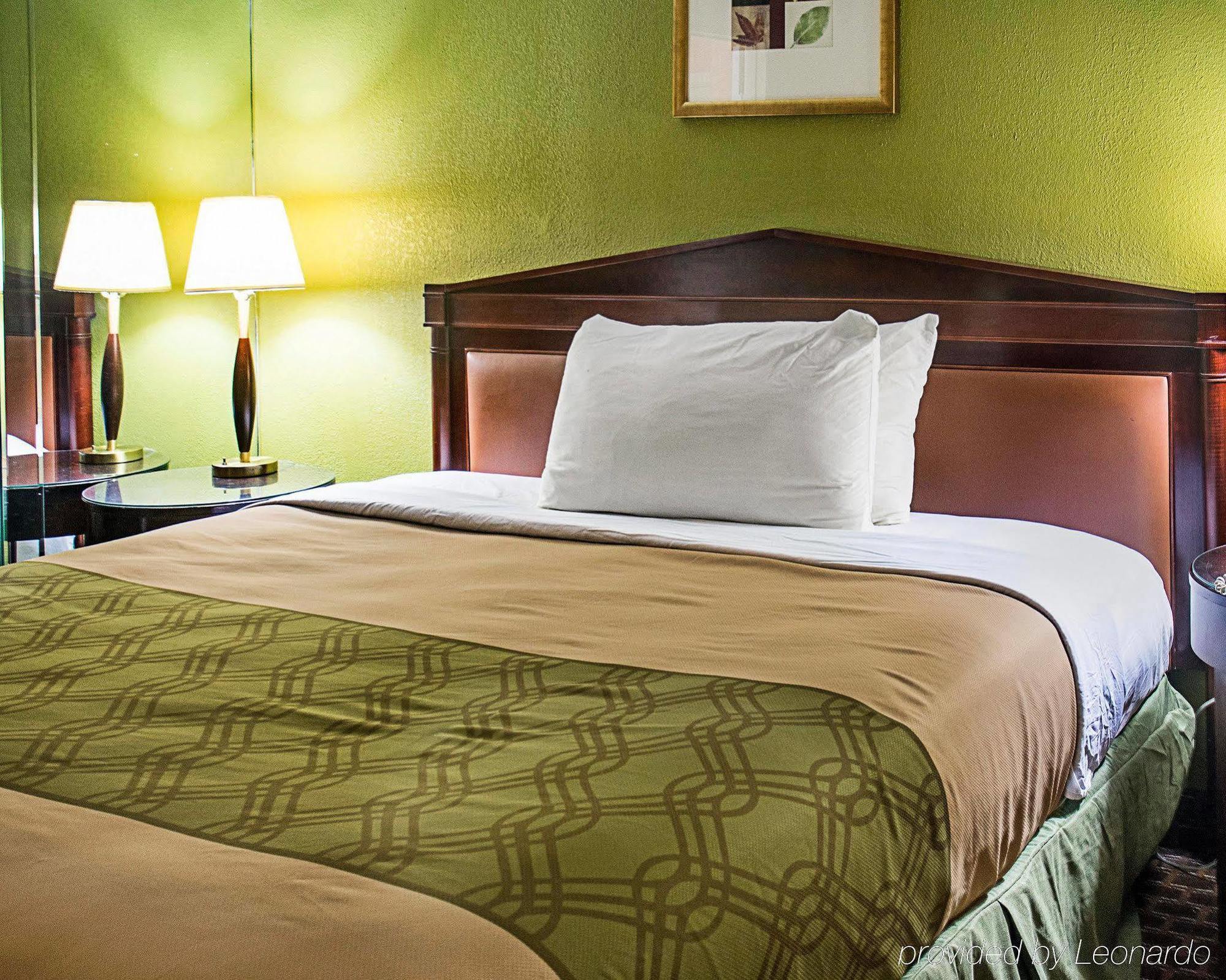 Econo Lodge At Military Circle Норфолк Экстерьер фото