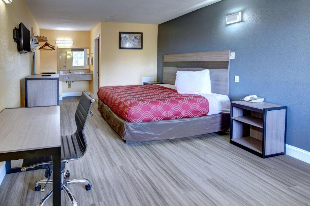 Econo Lodge At Military Circle Норфолк Экстерьер фото